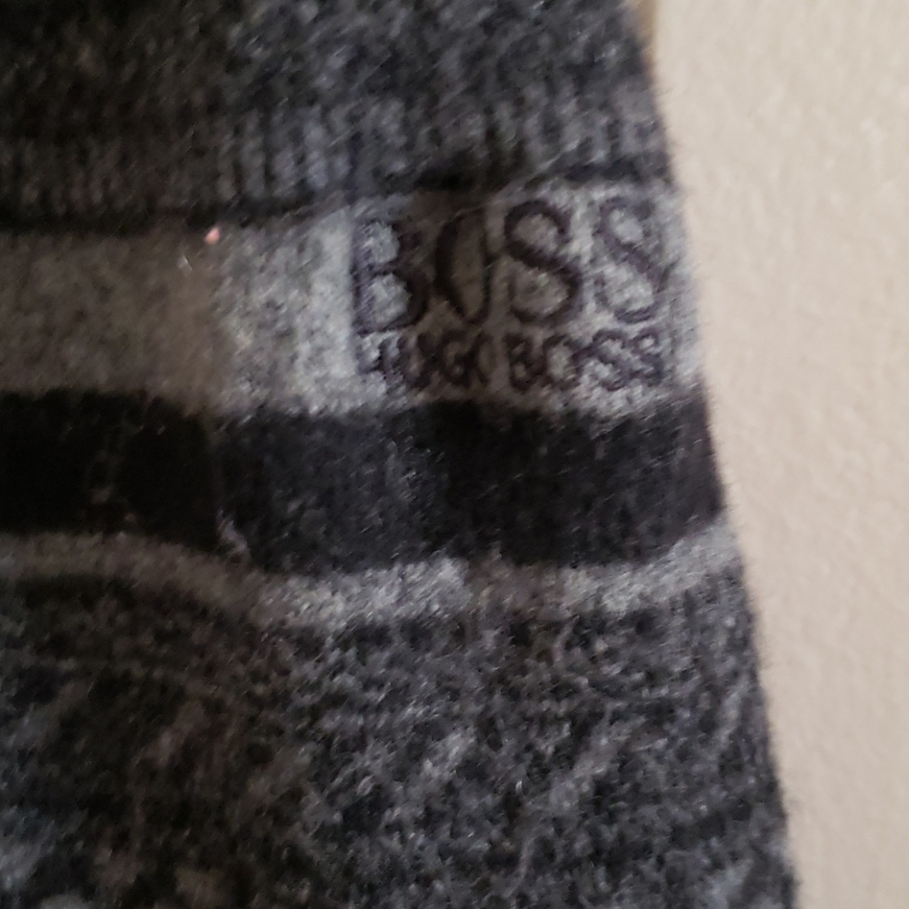 Hugo Boss wool sweater - Picture 3 of 3